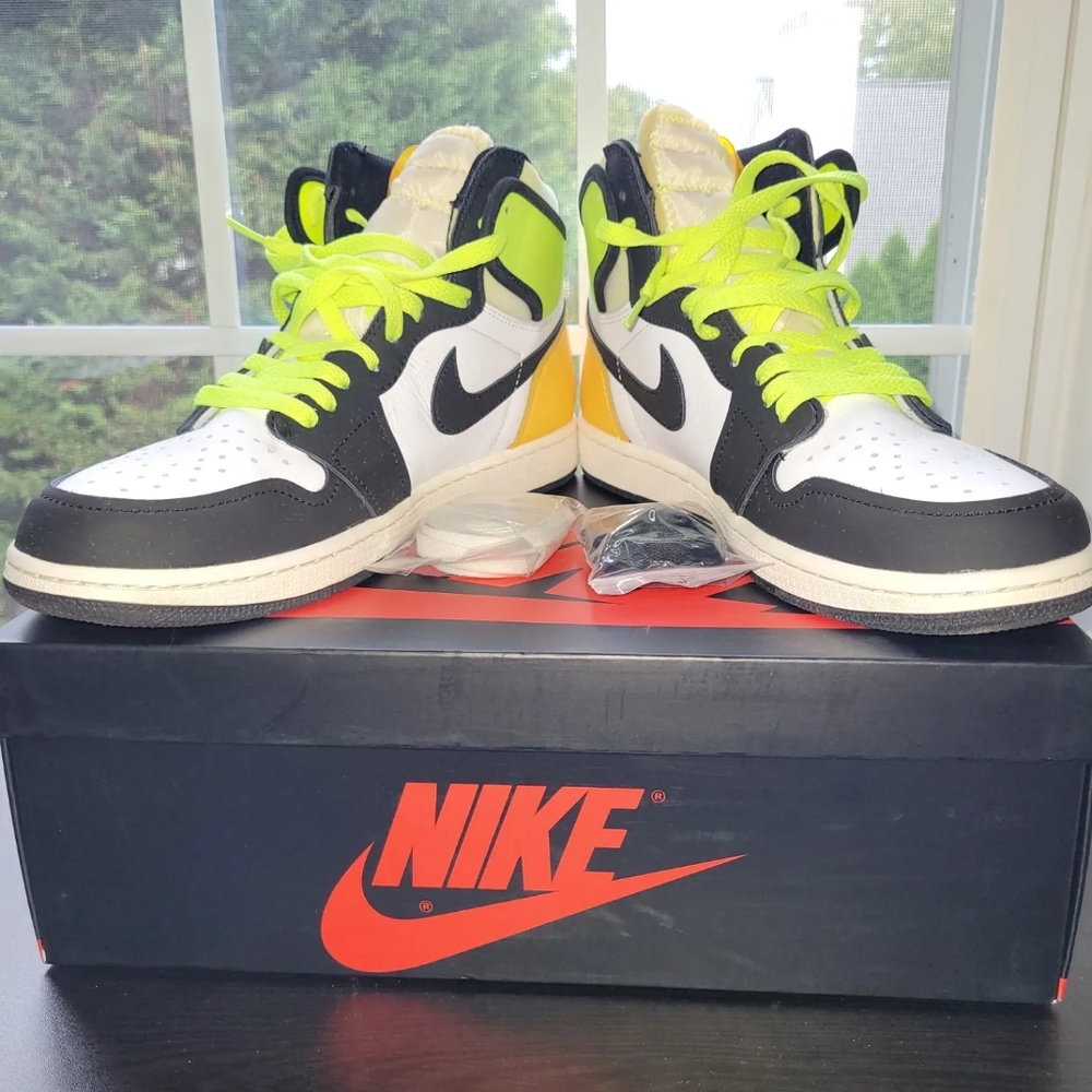 Jordan 1 High Retro " Volt"